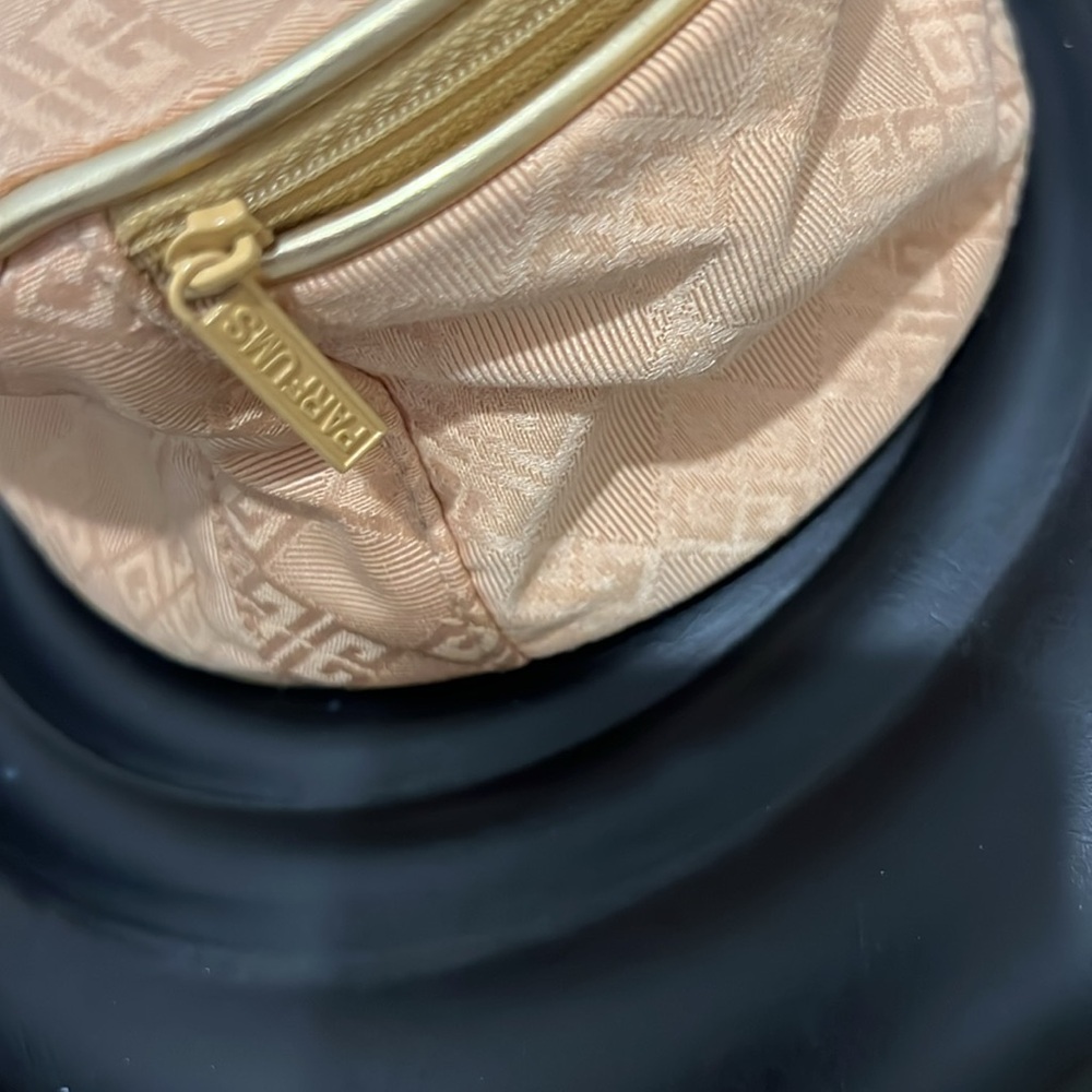 Givenchy - Picture 2 of 10